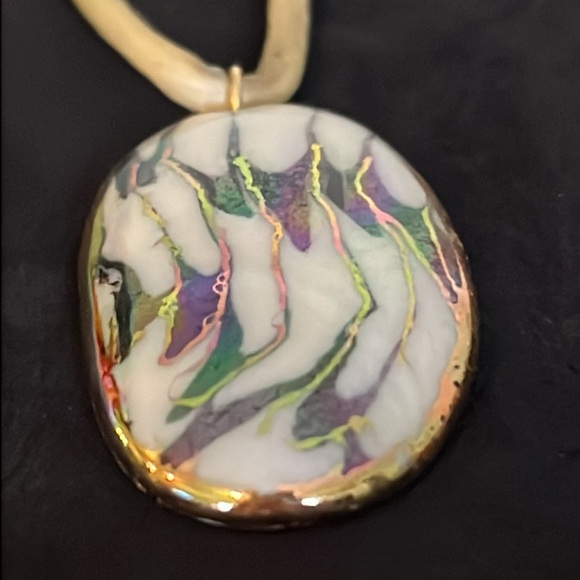 Hand made gold edge shell pottery art necklace - Picture 1 of 5